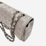 MEDIUM NEW TRAVEL LINE SINGLE FLAP BAG taske fra brand: CHANEL - We Do Vintage