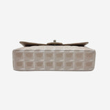 MEDIUM NEW TRAVEL LINE SINGLE FLAP BAG taske fra brand: CHANEL - We Do Vintage