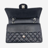 MEDIUM SORT CAVIAR CLASSIC DOUBLE FLAP taske fra brand: CHANEL - We Do Vintage