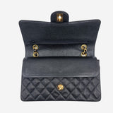 MEDIUM SORT CAVIAR CLASSIC DOUBLE FLAP taske fra brand: CHANEL - We Do Vintage
