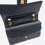 MEDIUM SORT CAVIAR CLASSIC DOUBLE FLAP taske fra brand: CHANEL - We Do Vintage