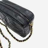 DIAMAND QUILTED CAMERA BAG taske fra brand: CHANEL - We Do Vintage