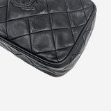 DIAMAND QUILTED CAMERA BAG taske fra brand: CHANEL - We Do Vintage