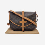 MONOGRAM CANVAS SAUMUR 30 taske fra brand: LOUIS VUITTON - We Do Vintage