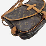 MONOGRAM CANVAS SAUMUR 30 taske fra brand: LOUIS VUITTON - We Do Vintage