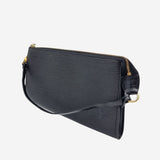 SORT EPI LÆDER POCHETTE ACCESSOIRES taske fra brand: LOUIS VUITTON - We Do Vintage