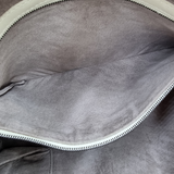 LARGE RÅHVID CLASSIC VENETA HOBO taske fra brand: BOTTEGA VENETA - We Do Vintage