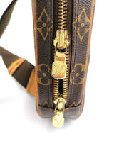 Monogram Canvas Pochette Gange taske fra brand: LOUIS VUITTON - We Do Vintage