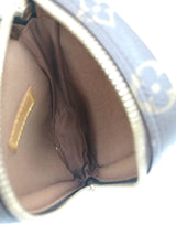 Monogram Canvas Pochette Gange taske fra brand: LOUIS VUITTON - We Do Vintage