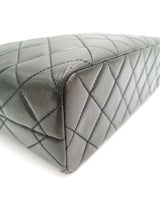 Sort black on black Tote taske fra brand: CHANEL - We Do Vintage