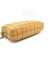 Beige Chocolate Bar shoulder bag taske fra brand: CHANEL - We Do Vintage