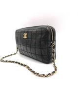 Mørkebrun Chocolate Bar shoulder bag taske fra brand: CHANEL - We Do Vintage