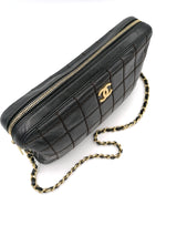 Mørkebrun Chocolate Bar shoulder bag taske fra brand: CHANEL - We Do Vintage