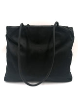 Sort large Nylon shoulder bag taske fra brand: PRADA - We Do Vintage