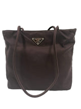Brun small nylon shoulder bag taske fra brand: PRADA - We Do Vintage