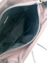 Brun small nylon shoulder bag taske fra brand: PRADA - We Do Vintage