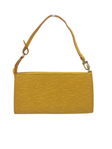 Gul Epi læder Pochette Accessoires taske fra brand: LOUIS VUITTON - We Do Vintage