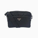 Sort nylon crossbody taske fra brand: PRADA - We Do Vintage