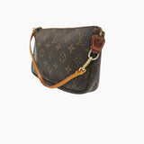 MONOGRAM CANVAS POCHETTE ACCESSOIRES taske fra brand: LOUIS VUITTON - We Do Vintage