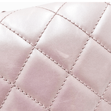 Lyserød medium iridescent lambskin single flap