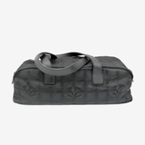 Sort New Travel Line collection taske fra brand: CHANEL - We Do Vintage