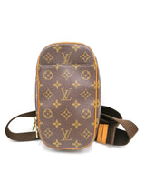 Monogram Canvas Pochette Gange taske fra brand: LOUIS VUITTON - We Do Vintage
