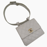 Hvid classic CC beltbag taske fra brand: CHANEL - We Do Vintage