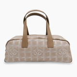 Beige New Travel Line Collection taske fra brand: CHANEL - We Do Vintage