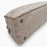 Beige New Travel Line Collection taske fra brand: CHANEL - We Do Vintage