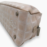 Beige New Travel Line Collection taske fra brand: CHANEL - We Do Vintage