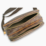 Monogram Canvas Reporter PM taske fra brand: LOUIS VUITTON - We Do Vintage