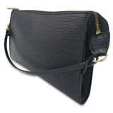 Sort Epi læder Pochette Accessoires taske fra brand: LOUIS VUITTON - We Do Vintage