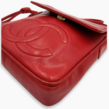 Rød vintage CC crossbody taske fra brand: CHANEL - We Do Vintage