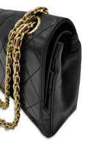 Sort Classic double flap reissue chain medium taske fra brand: CHANEL - We Do Vintage