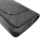 Sort Classic double flap reissue chain medium taske fra brand: CHANEL - We Do Vintage
