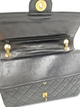 Sort Classic double flap reissue chain medium taske fra brand: CHANEL - We Do Vintage