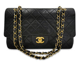 Sort Classic double flap medium taske fra brand: CHANEL - We Do Vintage