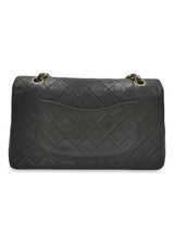 Sort Classic double flap medium taske fra brand: CHANEL - We Do Vintage