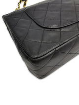 Sort Classic double flap medium taske fra brand: CHANEL - We Do Vintage