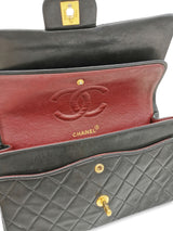 Sort Classic double flap medium taske fra brand: CHANEL - We Do Vintage