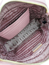 Lyserød Saffiano camara bag taske fra brand: PRADA - We Do Vintage