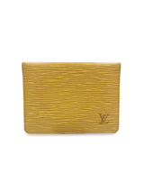 Gul Epi læder kortholder taske fra brand: LOUIS VUITTON - We Do Vintage
