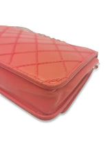 Rød quilted lambskin WOC taske fra brand: CHANEL - We Do Vintage