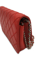 Rød quilted lambskin WOC taske fra brand: CHANEL - We Do Vintage