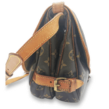 Monogram Canvas Saumur 30 taske fra brand: LOUIS VUITTON - We Do Vintage