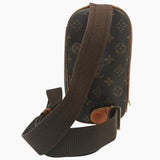 Monogram Pochette Gange taske fra brand: LOUIS VUITTON - We Do Vintage