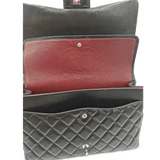 Sort Maxi Classic double flap taske fra brand: CHANEL - We Do Vintage
