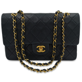 Sort Classic flap medium taske fra brand: CHANEL - We Do Vintage