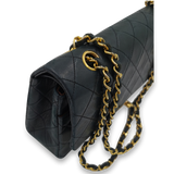 Sort Classic flap medium taske fra brand: CHANEL - We Do Vintage