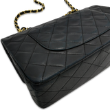 Sort Classic flap medium taske fra brand: CHANEL - We Do Vintage